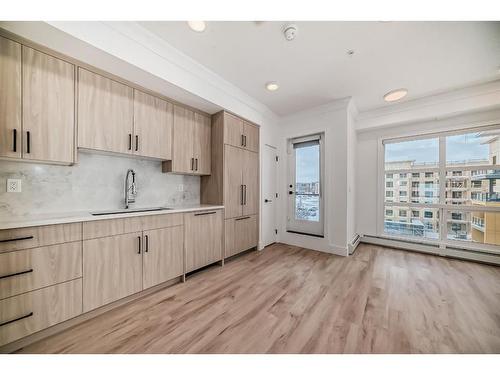 515-370 Dieppe Drive Sw, Calgary, AB - Indoor Photo Showing Kitchen