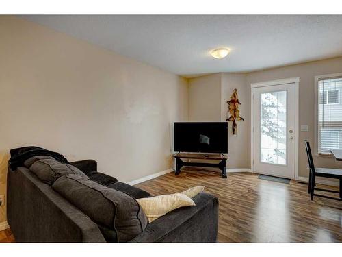 27 Spring Meadows Bay, Okotoks, AB - Indoor Photo Showing Living Room