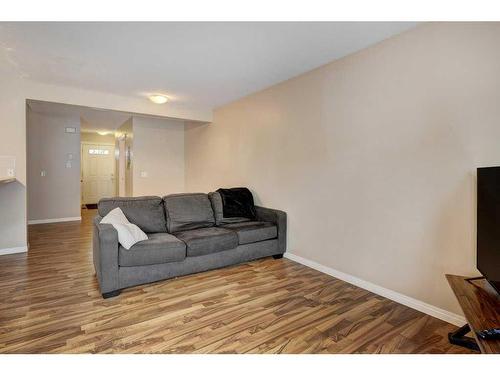 27 Spring Meadows Bay, Okotoks, AB - Indoor Photo Showing Living Room