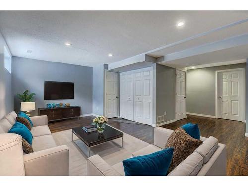 27 Spring Meadows Bay, Okotoks, AB - Indoor Photo Showing Living Room