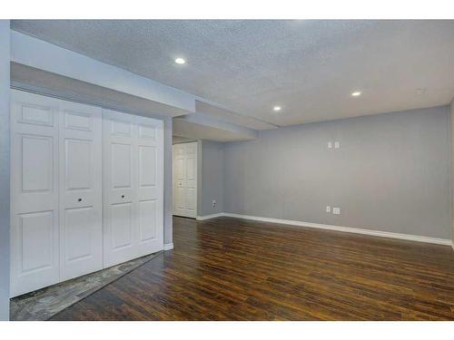 27 Spring Meadows Bay, Okotoks, AB - Indoor Photo Showing Other Room