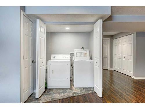 27 Spring Meadows Bay, Okotoks, AB - Indoor Photo Showing Laundry Room