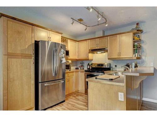 27 Spring Meadows Bay, Okotoks, AB - Indoor Photo Showing Kitchen