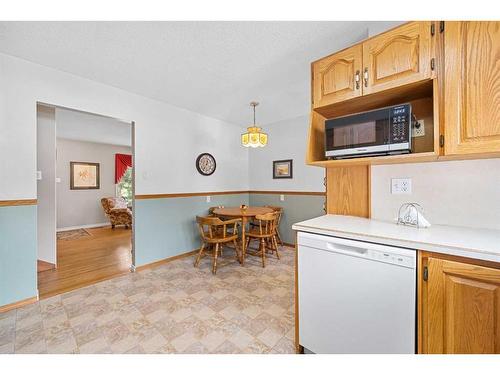 560 Willacy Drive Se, Calgary, AB - Indoor Photo Showing Kitchen