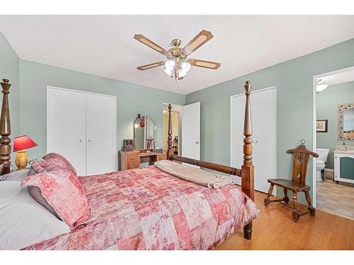 560 Willacy Drive Se, Calgary, AB - Indoor Photo Showing Bedroom