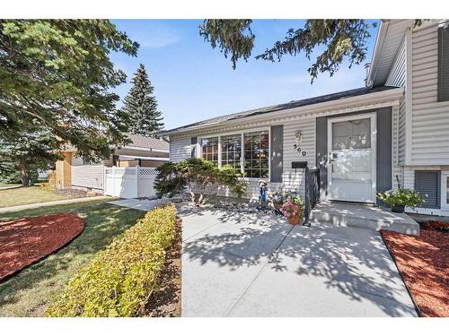 560 Willacy Drive Se, Calgary, AB - Outdoor