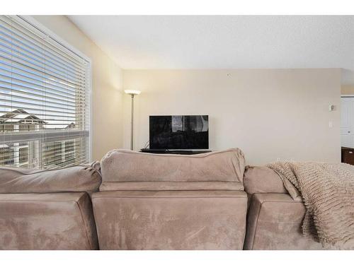 3422-60 Panatella Street Nw, Calgary, AB - Indoor Photo Showing Living Room