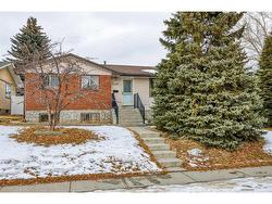 5228 44 Avenue NW Calgary, AB T3A 0L8