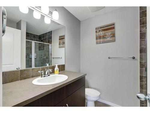 124 Panamount Way Nw, Calgary, AB - Indoor Photo Showing Bathroom