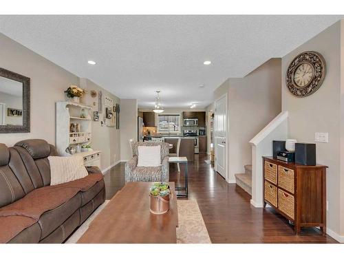 124 Panamount Way Nw, Calgary, AB - Indoor Photo Showing Living Room