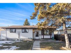 447 Manora Way NE Calgary, AB T2A 4R3