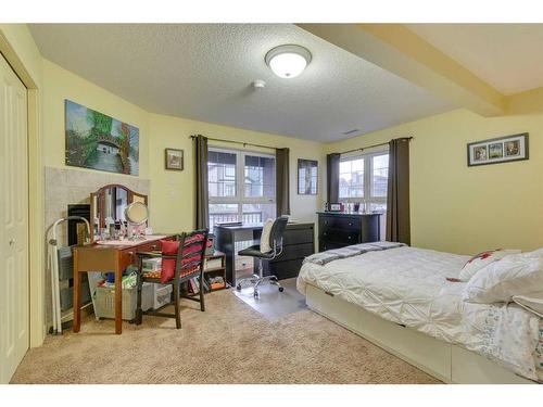 905 Mckinnon Drive Ne, Calgary, AB - Indoor Photo Showing Bedroom