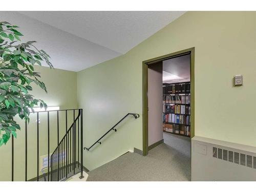 905 Mckinnon Drive Ne, Calgary, AB - Indoor Photo Showing Other Room