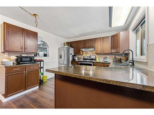 81 Castleglen Road Ne, Calgary, AB - Indoor Photo Showing Kitchen