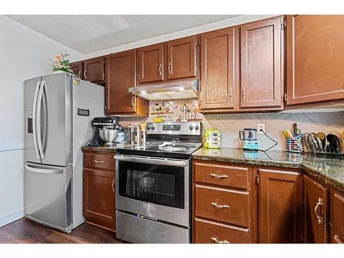 81 Castleglen Road Ne, Calgary, AB - Indoor Photo Showing Kitchen