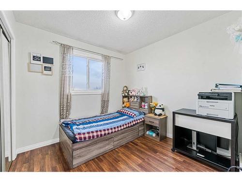 81 Castleglen Road Ne, Calgary, AB - Indoor Photo Showing Bedroom