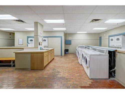 1110-738 3 Avenue Sw, Calgary, AB - Indoor Photo Showing Laundry Room