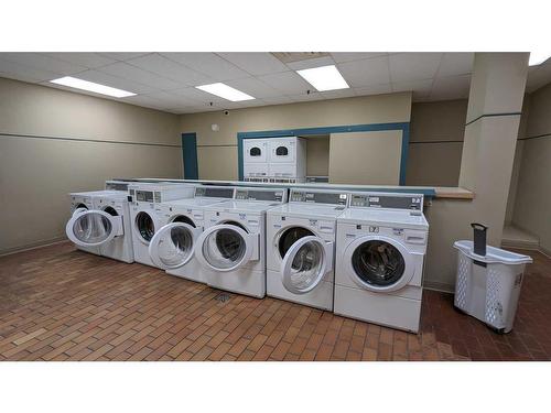 1110-738 3 Avenue Sw, Calgary, AB - Indoor Photo Showing Laundry Room