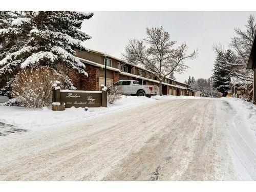 7-10001 Brookpark Boulevard Sw, Calgary, AB - Outdoor