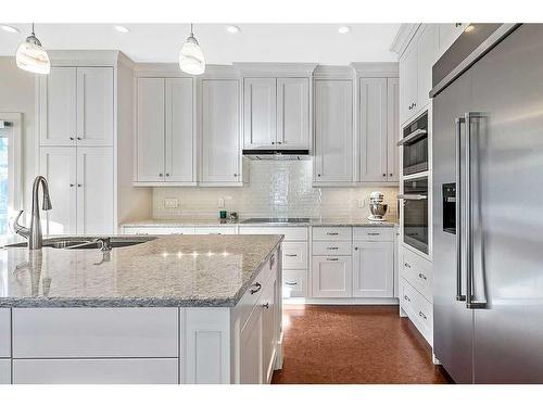 1109 Dorchester Avenue Sw, Calgary, AB - Indoor Photo Showing Kitchen With Upgraded Kitchen