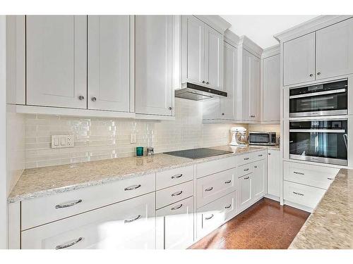 1109 Dorchester Avenue Sw, Calgary, AB - Indoor Photo Showing Kitchen