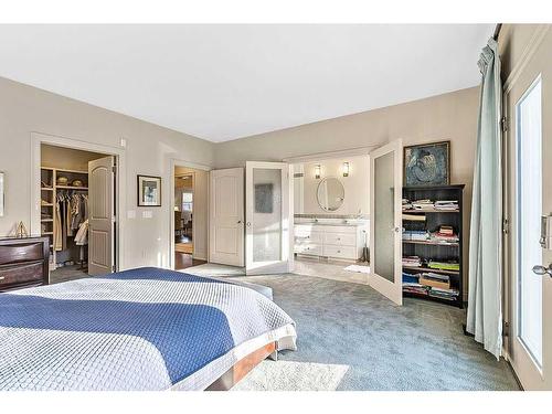 1109 Dorchester Avenue Sw, Calgary, AB - Indoor Photo Showing Bedroom