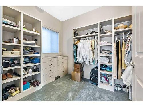 1109 Dorchester Avenue Sw, Calgary, AB - Indoor With Storage