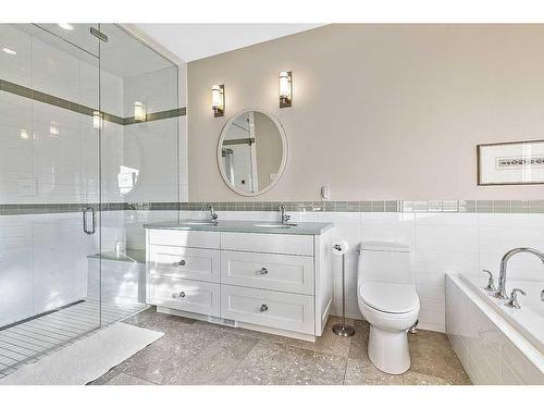 1109 Dorchester Avenue Sw, Calgary, AB - Indoor Photo Showing Bathroom