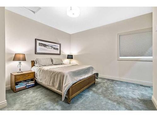 1109 Dorchester Avenue Sw, Calgary, AB - Indoor Photo Showing Bedroom