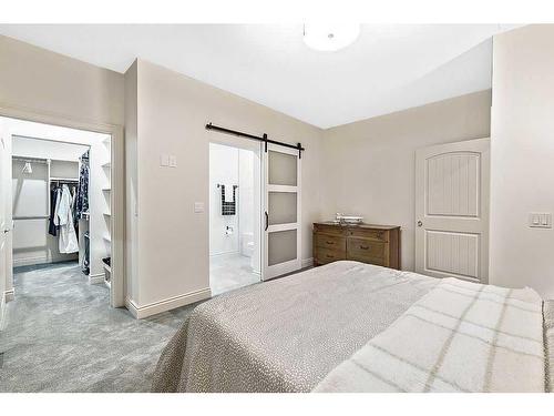 1109 Dorchester Avenue Sw, Calgary, AB - Indoor Photo Showing Bedroom