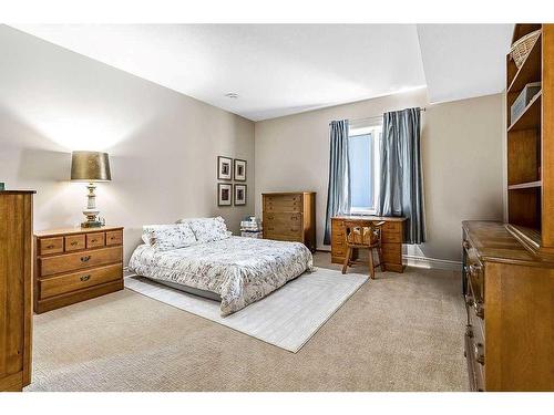 1109 Dorchester Avenue Sw, Calgary, AB - Indoor Photo Showing Bedroom