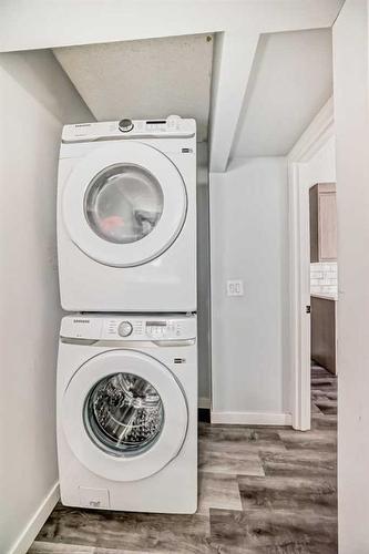 195 Castleridge Drive Ne, Calgary, AB - Indoor Photo Showing Laundry Room