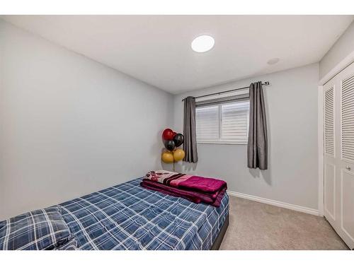 195 Castleridge Drive Ne, Calgary, AB - Indoor Photo Showing Bedroom