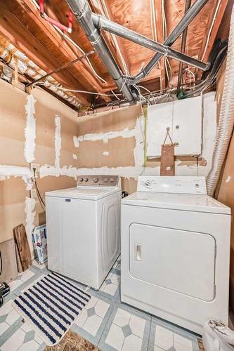 195 Castleridge Drive Ne, Calgary, AB - Indoor Photo Showing Laundry Room