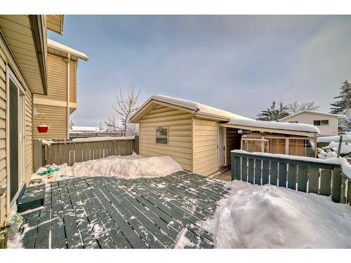 195 Castleridge Drive Ne, Calgary, AB - Outdoor With Exterior