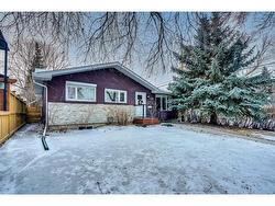 137 Lissington Drive SW Calgary, AB T3E 5E4