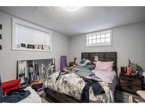 1003 Cameron Avenue Sw, Calgary, AB - Indoor Photo Showing Bedroom