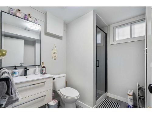 1003 Cameron Avenue Sw, Calgary, AB - Indoor Photo Showing Bathroom