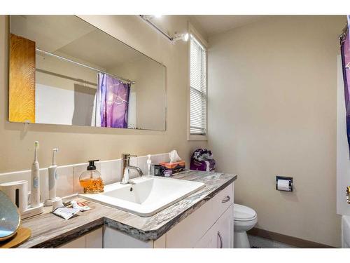 1003 Cameron Avenue Sw, Calgary, AB - Indoor Photo Showing Bathroom