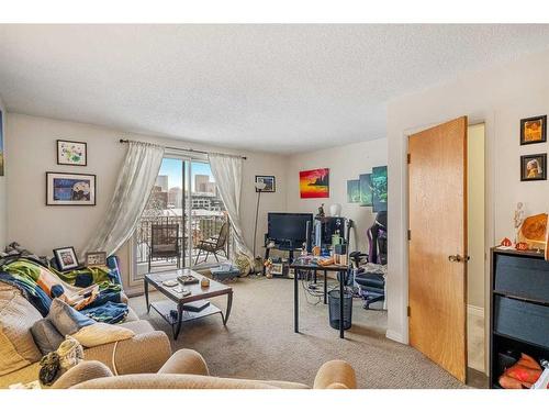 1003 Cameron Avenue Sw, Calgary, AB - Indoor Photo Showing Living Room