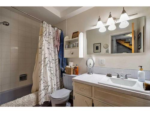 1003 Cameron Avenue Sw, Calgary, AB - Indoor Photo Showing Bathroom