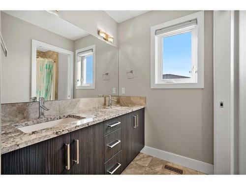 311 Silverado Crest Landing Sw, Calgary, AB - Indoor Photo Showing Bathroom