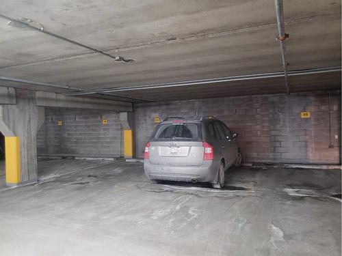 412-221 6 Avenue Se, Calgary, AB - Indoor Photo Showing Garage