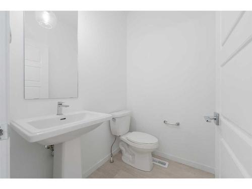 317 Belmont Park Sw, Calgary, AB - Indoor Photo Showing Bathroom