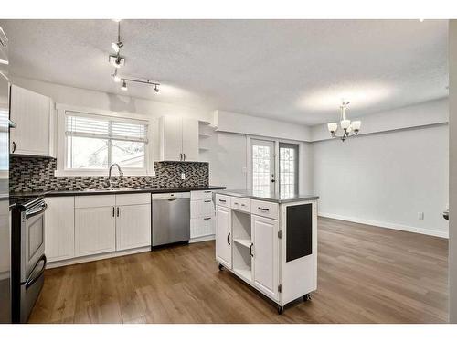 15 Alcock Close, Okotoks, AB - Indoor Photo Showing Kitchen With Double Sink With Upgraded Kitchen