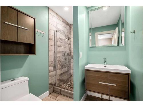 15 Alcock Close, Okotoks, AB - Indoor Photo Showing Bathroom