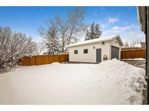 15 Alcock Close, Okotoks, AB - Outdoor