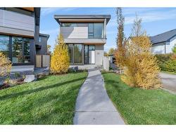 3A Willow Crescent SW Calgary, AB T3C 3B8