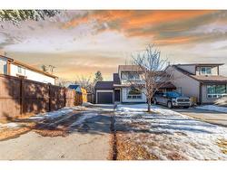 468 Cannington Close SW Calgary, AB T2W 3G2