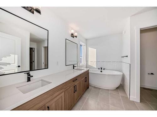 27 Saddlebred Place, Cochrane, AB - Indoor Photo Showing Bathroom